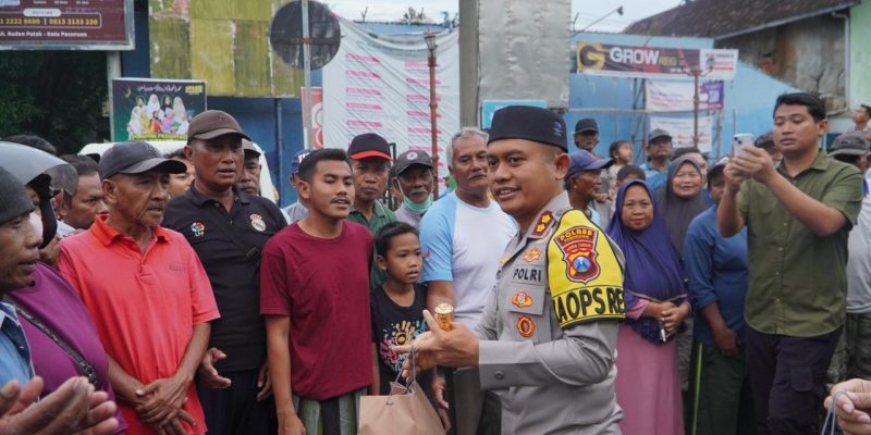 Kapolres Pasuruan Turun Langsung, 500 Takjil Dibagikan Untuk Warga Bangil