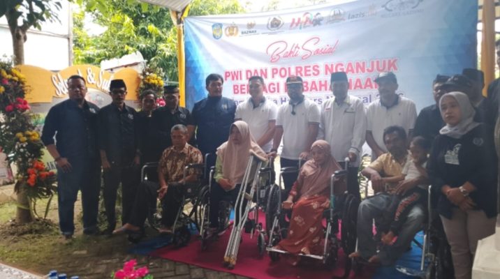 Peringati HPN ke 80, PWI Berkolaborasi Dengan Polres Nganjuk Bagikan Santunan Kepada Penyandang Tuna Daksa