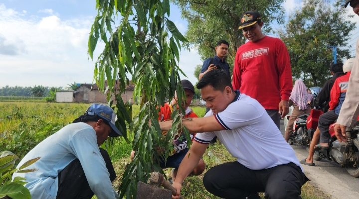 Kapolres Bersama Forkopimda Nganjuk Turun Bersama Melaksanakan Kerja Bhakti Dalam Gerakan Indonesia ASRI
