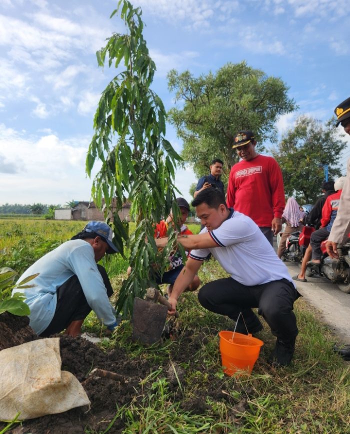Kapolres Bersama Forkopimda Nganjuk Turun Bersama Melaksanakan Kerja Bhakti Dalam Gerakan Indonesia ASRI