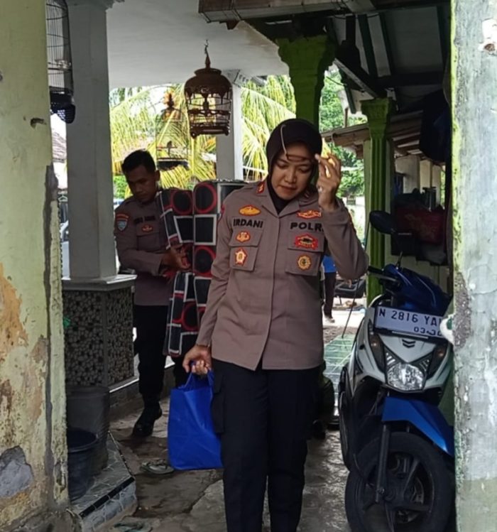 Polri Peduli : Polres Lumajang Salurkan Bantuan Untuk Lansia Sebatangkara