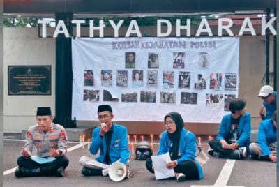 Puluhan Mahasiswa PMII Kediri Menggelar Aksi Solidaritas doa Bersama
