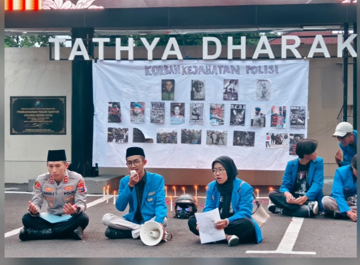 Puluhan Mahasiswa PMII Kediri Menggelar Aksi Solidaritas doa Bersama
