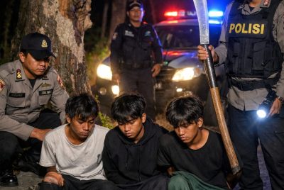 Polres Batang Amankan 3 Remaja Yang Kedapatan Bawa Celurit Raksasa Menjelang Sahur