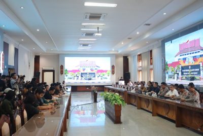 Kedepankan Sisi Humanis, Polda Kalteng Kawal Aksi Unras di Kantor DPRD