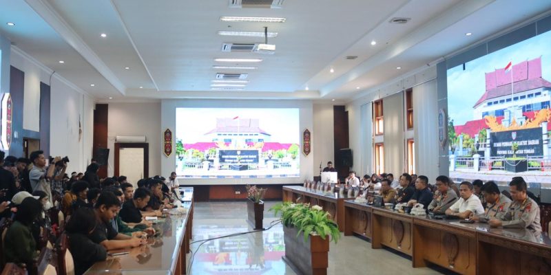 Kedepankan Sisi Humanis, Polda Kalteng Kawal Aksi Unras di Kantor DPRD