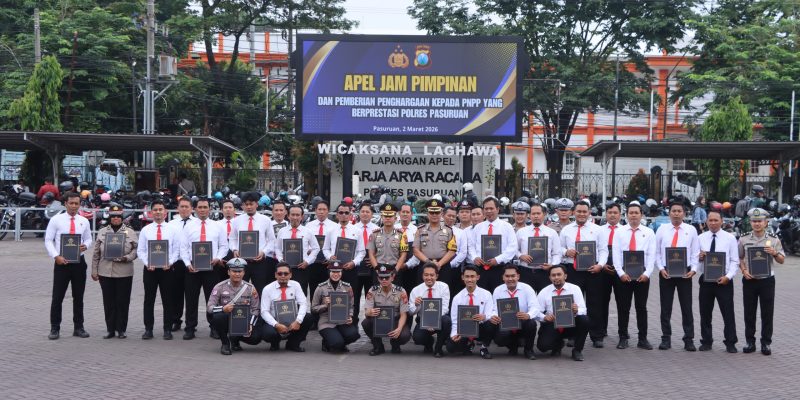 Kapolres Pasuruan Pimpin Apel dan Berikan Penghargaan Kepada 38 Personel Berprestasi