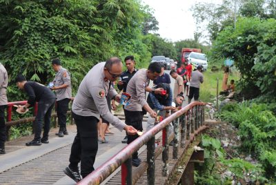 Dukung Program Asta Cita, Polres Musi Rawas Renovasi Jembatan Besi Sungai Pring di Desa Pulau Panggung