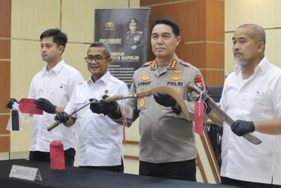 Polda Jatim Amankan Tiga Tersangka Kasus Pemerasan Disertai Pengancaman di Pasuruan