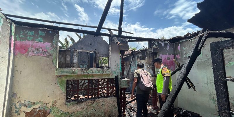 Diduga Akibat Pertengkaran, Rumah di Pekajangan Kedungwuni Terbakar, Dua Orang Alami Luka Bakar