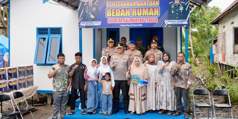 Kapolda Kalteng Salurkan Bantuan Bedah Rumah dan Bansos Untuk Warga Bereng