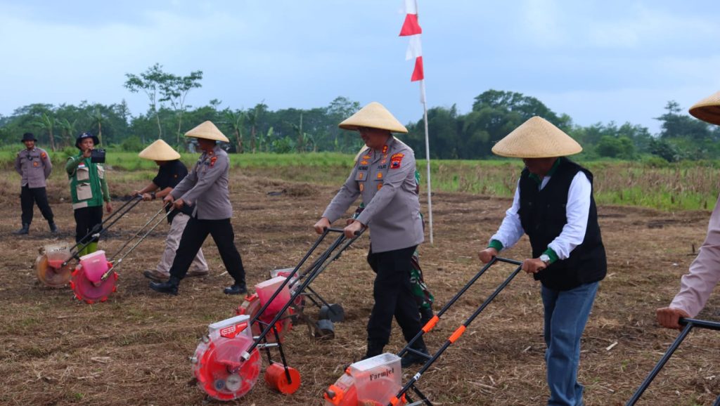 Polres Pekalongan Ikuti Tanam Raya Jagung Serentak Kuartal I, Dukung Program Swasembada Pangan