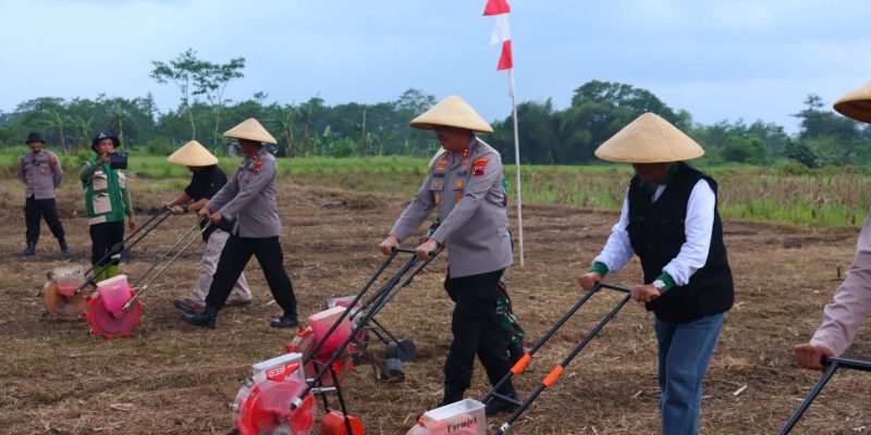 Polres Pekalongan Ikuti Tanam Raya Jagung Serentak Kuartal I, Dukung Program Swasembada Pangan