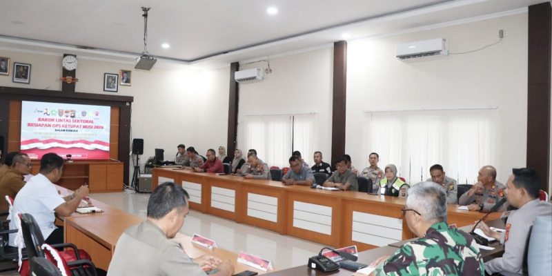 Berikan Pelayanan Prima dan Humanis, Kapolres Musi Rawas Pimpin Langsung Rapat Koordinasi Lintas Sektoral Ops Ketupat Musi 2026