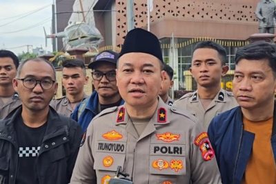 Polri dan Jurnalis Bagikan 1.500 Takjil Kepada Masyarakat di Sekitar Mabes Polri