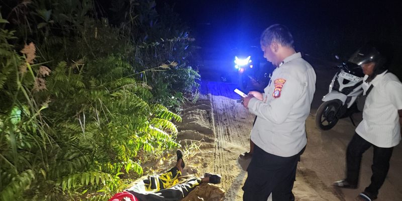 Temukan Pria Tergeletak di Pinggir Jalan, Polsek Sabangau Bergerak Cepat Lakukan Penanganan