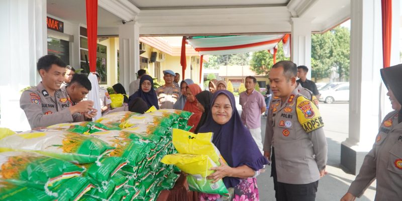 Gerakan Pangan Murah Polri, Polres Pasuruan Berhasil Salurkan 45 Ton Beras Untuk Masyarakat