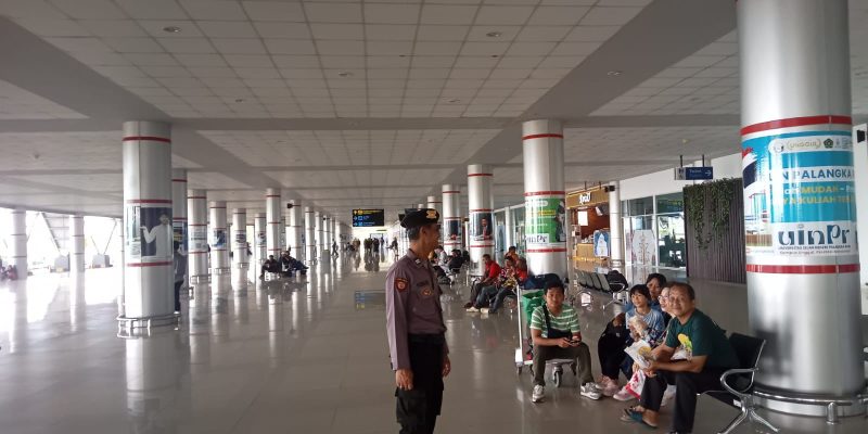 Bukti Polri Untuk Masyarakat, Personel Satpamobvit Polresta Palangka Raya Hadir di Bandara Tjilik Riwut