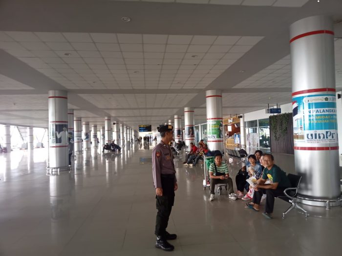 Bukti Polri Untuk Masyarakat, Personel Satpamobvit Polresta Palangka Raya Hadir di Bandara Tjilik Riwut