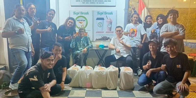 Keluarga Besar Pelopor Group Berbagi Nasi Kotak, Untuk Sahur