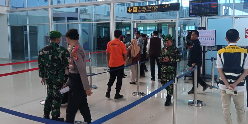 Satpamobvit Polresta Palangka Raya Jamin Keamanan Arus Mudik di Bandara Tjilik Riwut