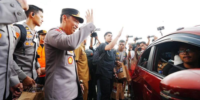 Tinjau Kalikangkung, Kapolri Pastikan Pelayanan Hingga Rekayasa Lalin Optimal Hadapi Mudik