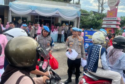 Sembari Bagikan Takjil Gratis, Bidpropam Polda Kalteng Ajak Masyarakat Manfaatkan Layanan Dumas Propam Polri