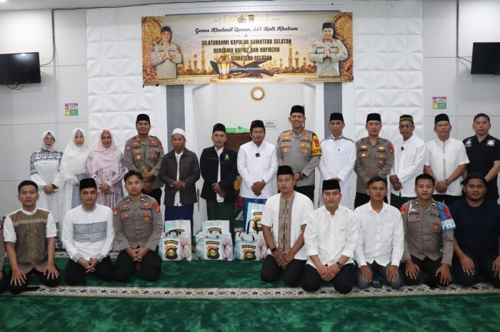 Kapolres Musi Rawas Berikan Bingkisan Dari Kapolda Sumsel Kepada Hafidz dan Hafidzah