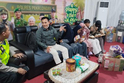 Humanis! Personel Ops Ketupat Candi 2026 Temani Pemudik Terlantar di Posyan Sampai Dijemput