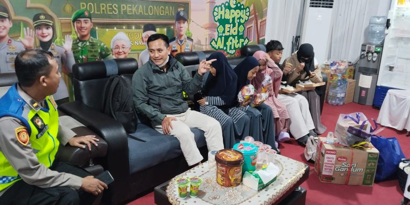 Humanis! Personel Ops Ketupat Candi 2026 Temani Pemudik Terlantar di Posyan Sampai Dijemput