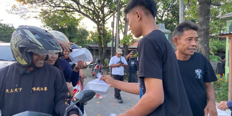 Semarak Ramadan di Banyudono: Warga dan ASWIN Bagikan 250 Takjil Untuk Pemudik