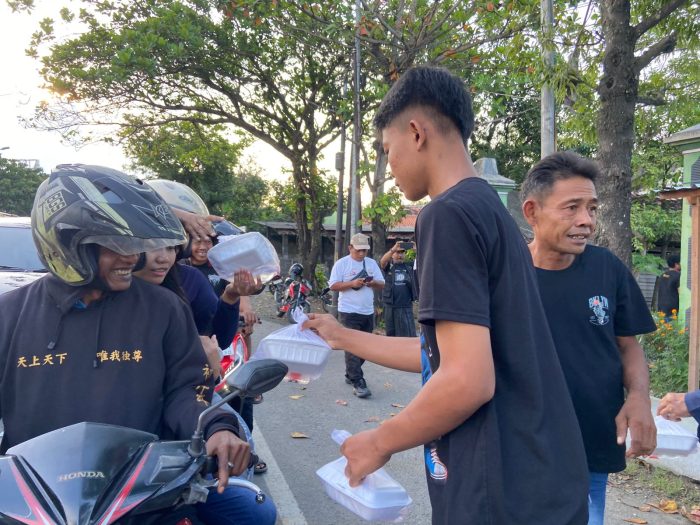 Semarak Ramadan di Banyudono: Warga dan ASWIN Bagikan 250 Takjil Untuk Pemudik