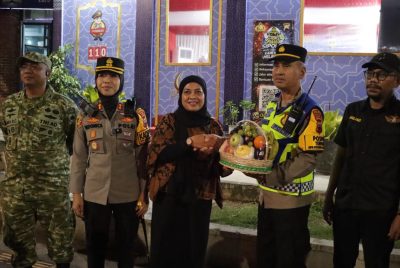 Perkuat Layanan Mudik, Forkopimda Batang Salurkan Bingkisan Semangat di Posko Lebaran