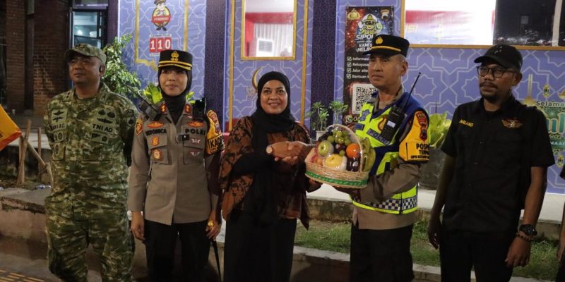 Perkuat Layanan Mudik, Forkopimda Batang Salurkan Bingkisan Semangat di Posko Lebaran