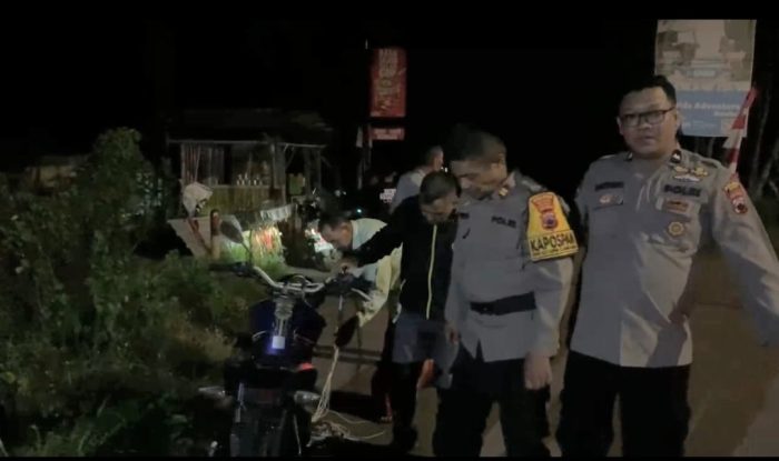 Aksi Cepat Petugas Pos Pam Sigandu Evakuasi Pemotor yang Terperosok ke Tambak