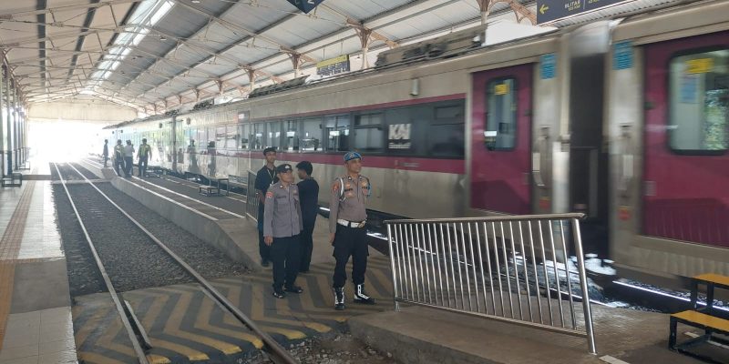 Terpantau Stasiun Bangil Masih Lengang, Polisi Polres Pasuruan Tetap Siaga