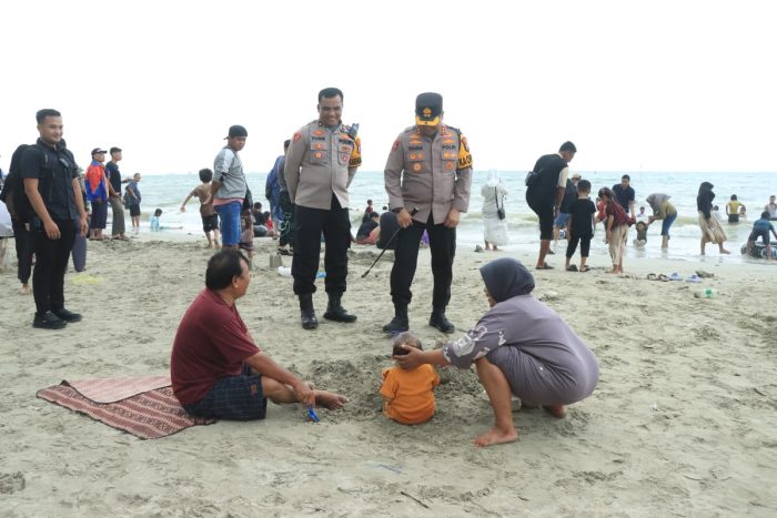 Kapolres Gresik Pastikan Keamanan Pantai Dalegan