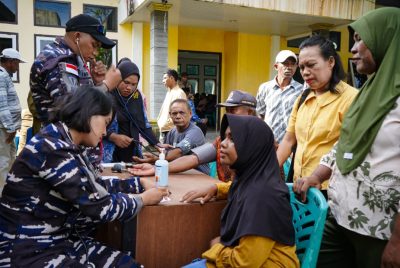 Tiba di Pulau Kur, Tim Kesehatan Kodaeral lX Tancap Gas Layani Pengobatan Gratis