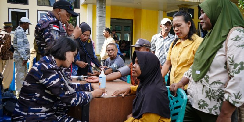 Tiba di Pulau Kur, Tim Kesehatan Kodaeral lX Tancap Gas Layani Pengobatan Gratis
