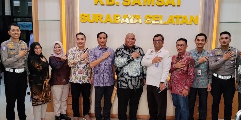 Tingkatkan Kualitas Layanan, Dewan Komisaris Jasa Raharja Tinjau Inovasi Drive Thru di Samsat Surabaya Selatan