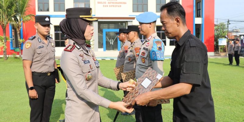 Sinergi Polri dan Warga: Kapolres Batang Beri Penghargaan Atas Keaktifan Menjaga Kamtibmas