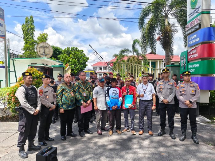 Polresta Palangka Raya Sukses Jaga Keamanan Penyampaian Aspirasi Massa FKPM-KT