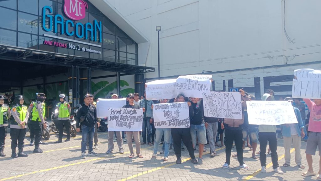 Penolakan Vendor Parkir, Juru Parkir Lokal Gelar Aksi Damai di Mie Gacoan Pekalongan