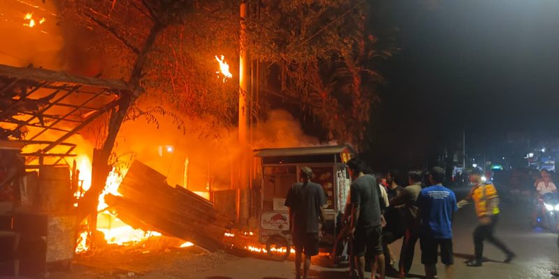 Warung di Sragi Pekalongan Terbakar, Diduga Akibat Korsleting Listrik