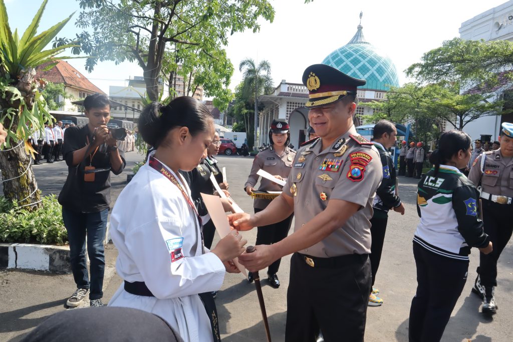 Atlet Karate Polrestabes Surabaya Borong Medali di Kejurda INKANAS 2026