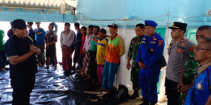 Kapal Tenggelam di Perairan Batang, 15 ABK Diselamatkan Nelayan dan Dikawal Polisi