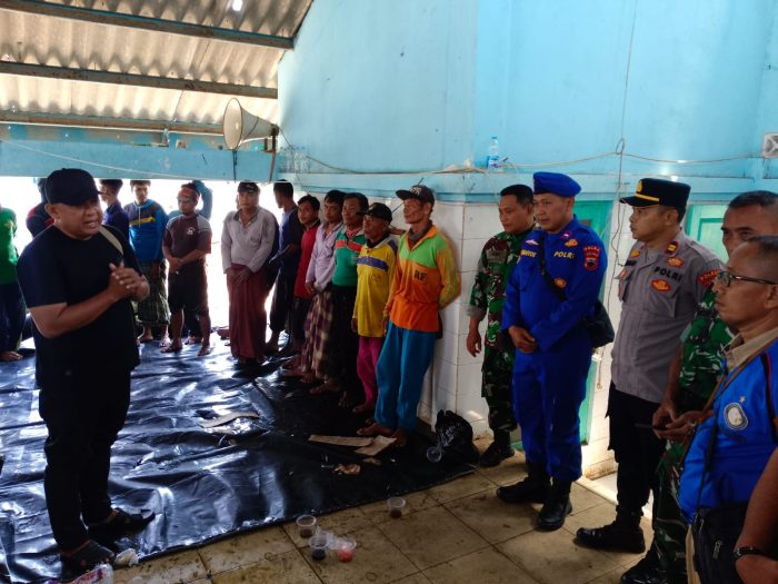 Kapal Tenggelam di Perairan Batang, 15 ABK Diselamatkan Nelayan dan Dikawal Polisi