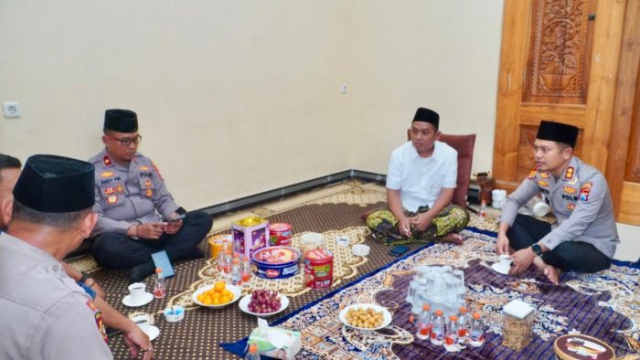 Kapolres Pasuruan Silaturahmi Pengasuh Ponpes Al-Murtasyidin di Purwosari