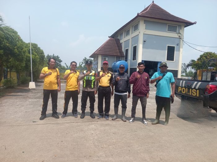 Polisi Turun Langsung, Kapolsek Sragi Cek Tanggul Jebol Sungai Silempeng