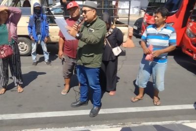 Puluhan Pedagang Pasar Gersikan Geruduk Balai Kota Dan DPRD Surabaya, Ini Tuntutannya